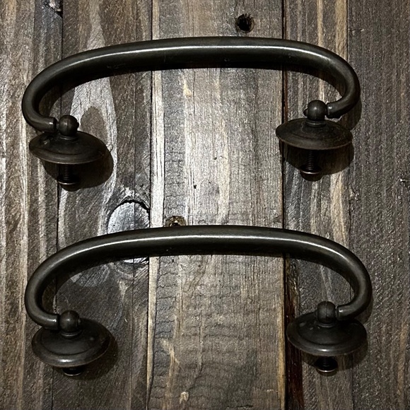 Pair of Cabinet Pulls w/Hardware - Picture 3 of 6